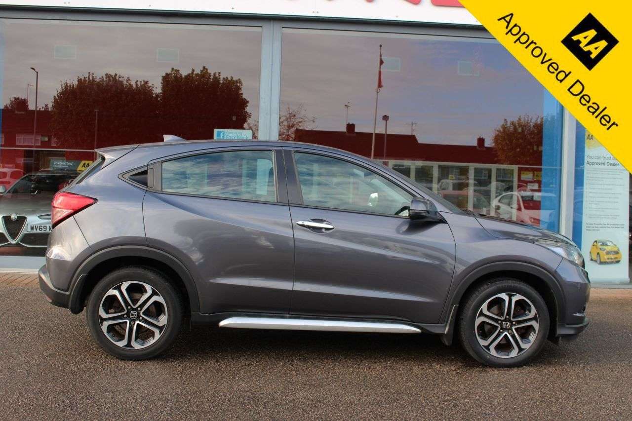 A 2015 HONDA HR-V 1.6 i-DTEC SE Navi SUV 5dr Diesel Manual Euro 6 (s/s) (120 ps) £20 TAX, 17" A 2015 HONDA HR-V 1.6 i-DTEC SE Navi SUV 5dr Diesel Manual Euro 6 (s/s) (120 ps) £20 TAX, 17"