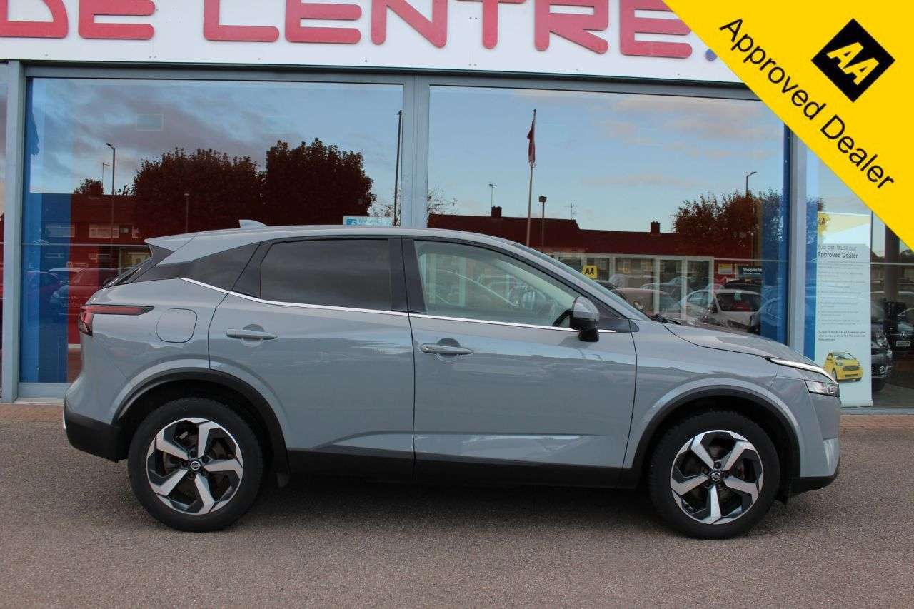 A 2021 NISSAN QASHQAI 1.3 DIG-T MHEV N-Connecta SUV 5dr Petrol Hybrid Manual Euro 6 (s/s) (140 ps A 2021 NISSAN QASHQAI 1.3 DIG-T MHEV N-Connecta SUV 5dr Petrol Hybrid Manual Euro 6 (s/s) (140 ps