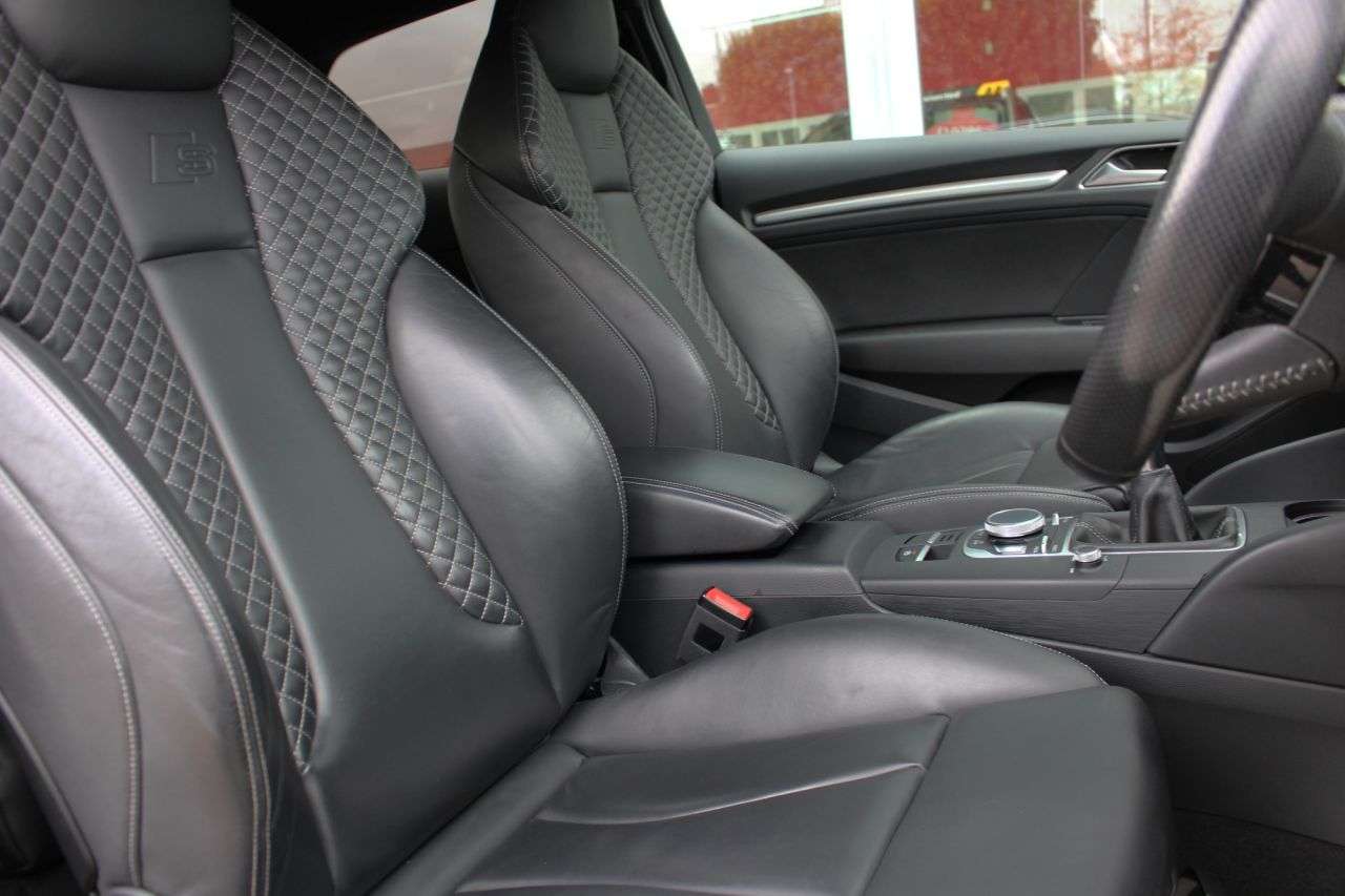 A 2016 AUDI S3 2.0 TFSI Hatchback 3dr Petrol Manual quattro Euro 6 (s/s) (310 ps) LEDS, 18 A 2016 AUDI S3 2.0 TFSI Hatchback 3dr Petrol Manual quattro Euro 6 (s/s) (310 ps) LEDS, 18