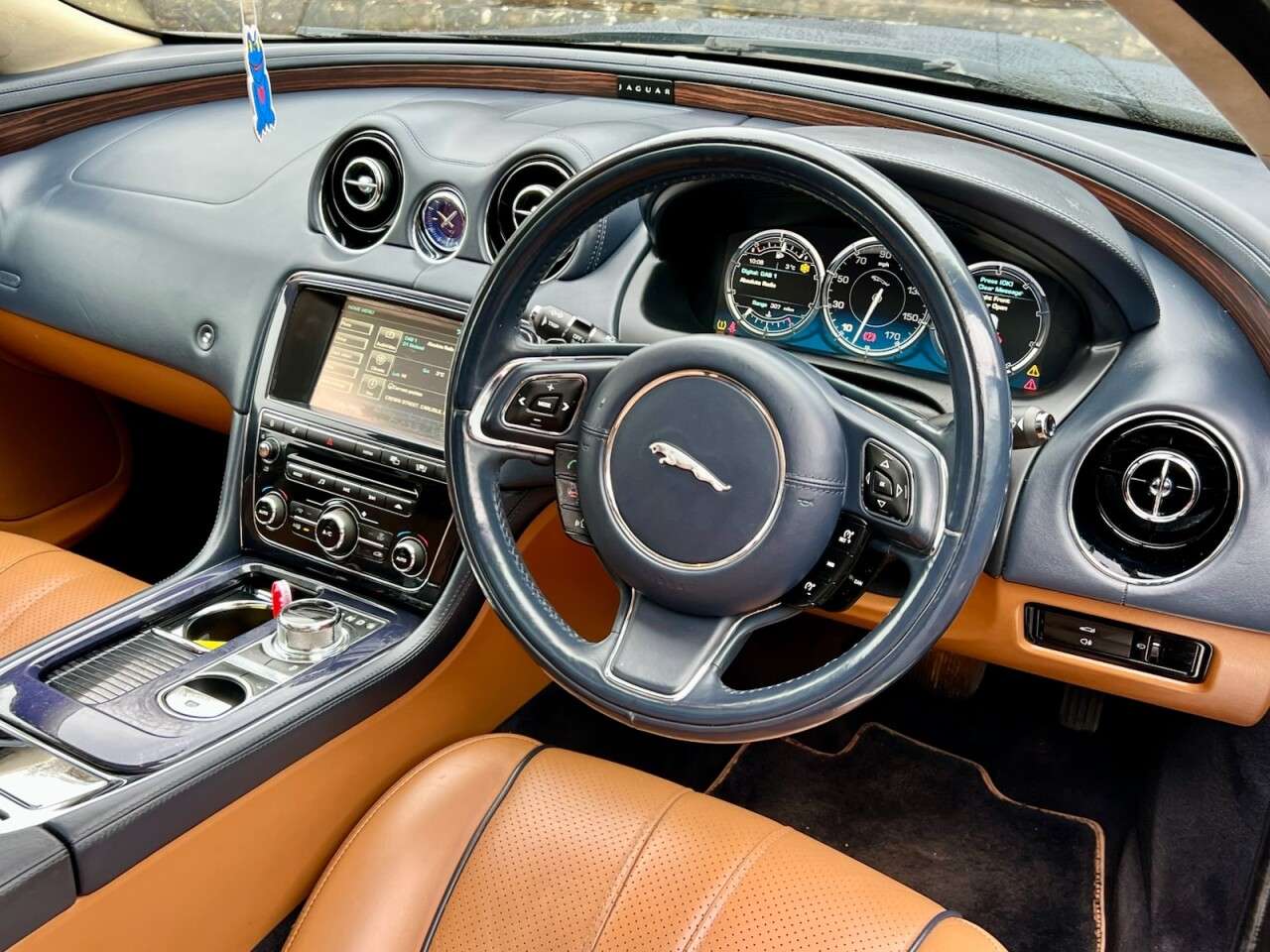 2011 JAGUAR 100 2011 JAGUAR 100