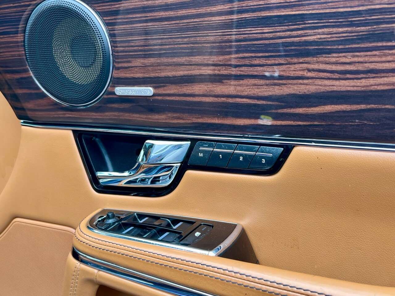 2011 JAGUAR 100 2011 JAGUAR 100