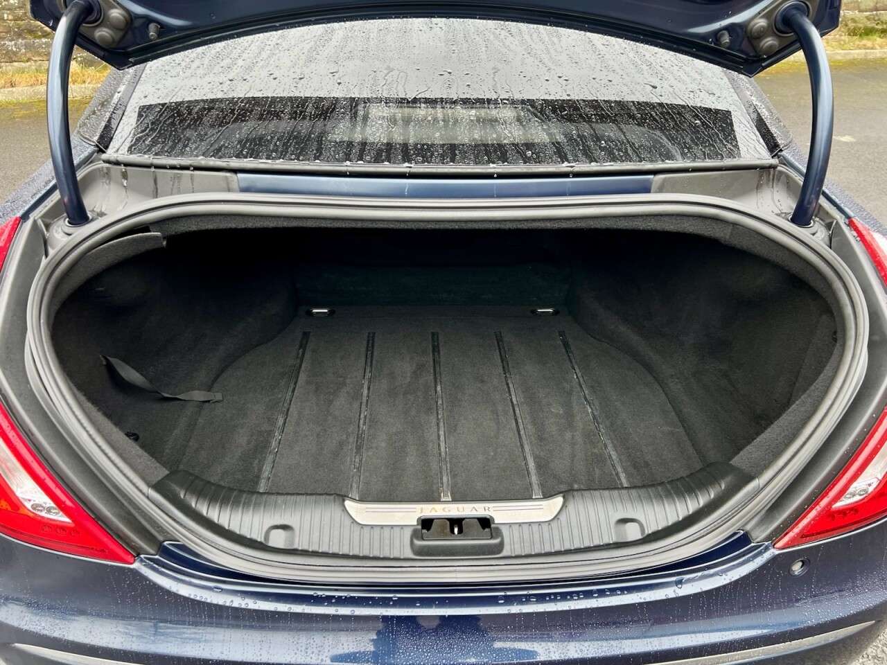 2011 JAGUAR 100 2011 JAGUAR 100