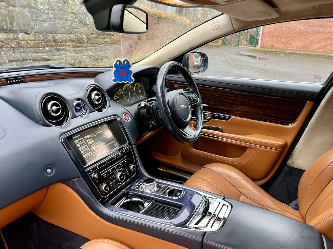 2011 JAGUAR 100 2011 JAGUAR 100