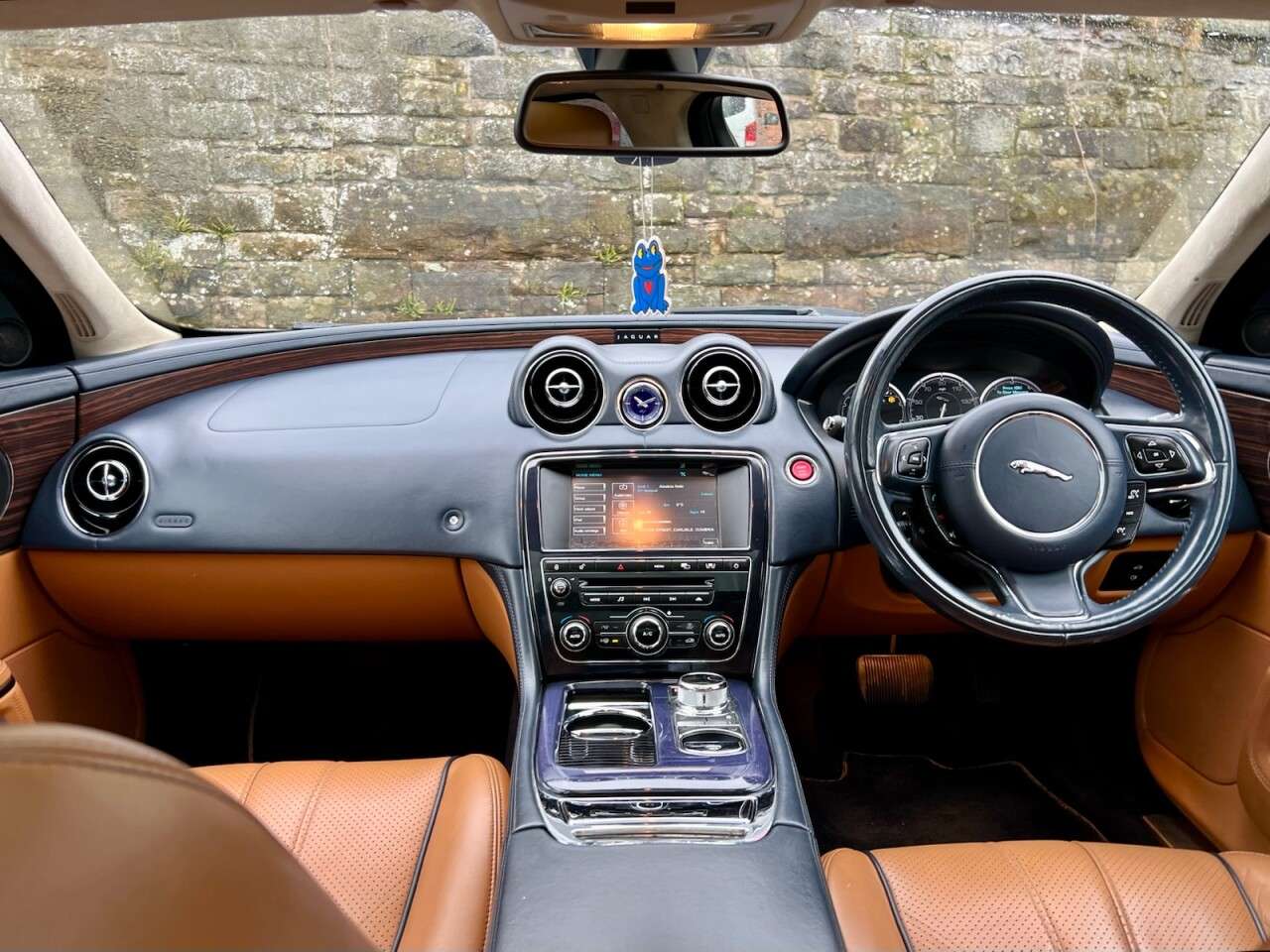 2011 JAGUAR 100 2011 JAGUAR 100