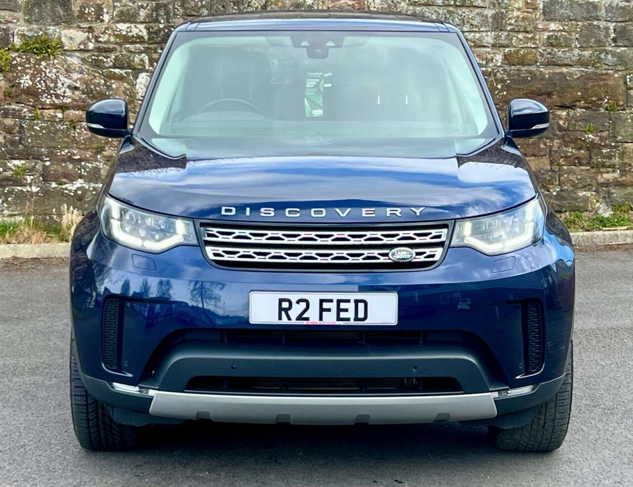 A 2019 LAND ROVER DISCOVERY 3.0 SD V6 HSE SUV 5dr Diesel Auto 4WD Euro 6 (s/s) (306 ps) 102K EURO 6 COM A 2019 LAND ROVER DISCOVERY 3.0 SD V6 HSE SUV 5dr Diesel Auto 4WD Euro 6 (s/s) (306 ps) 102K EURO 6 COM