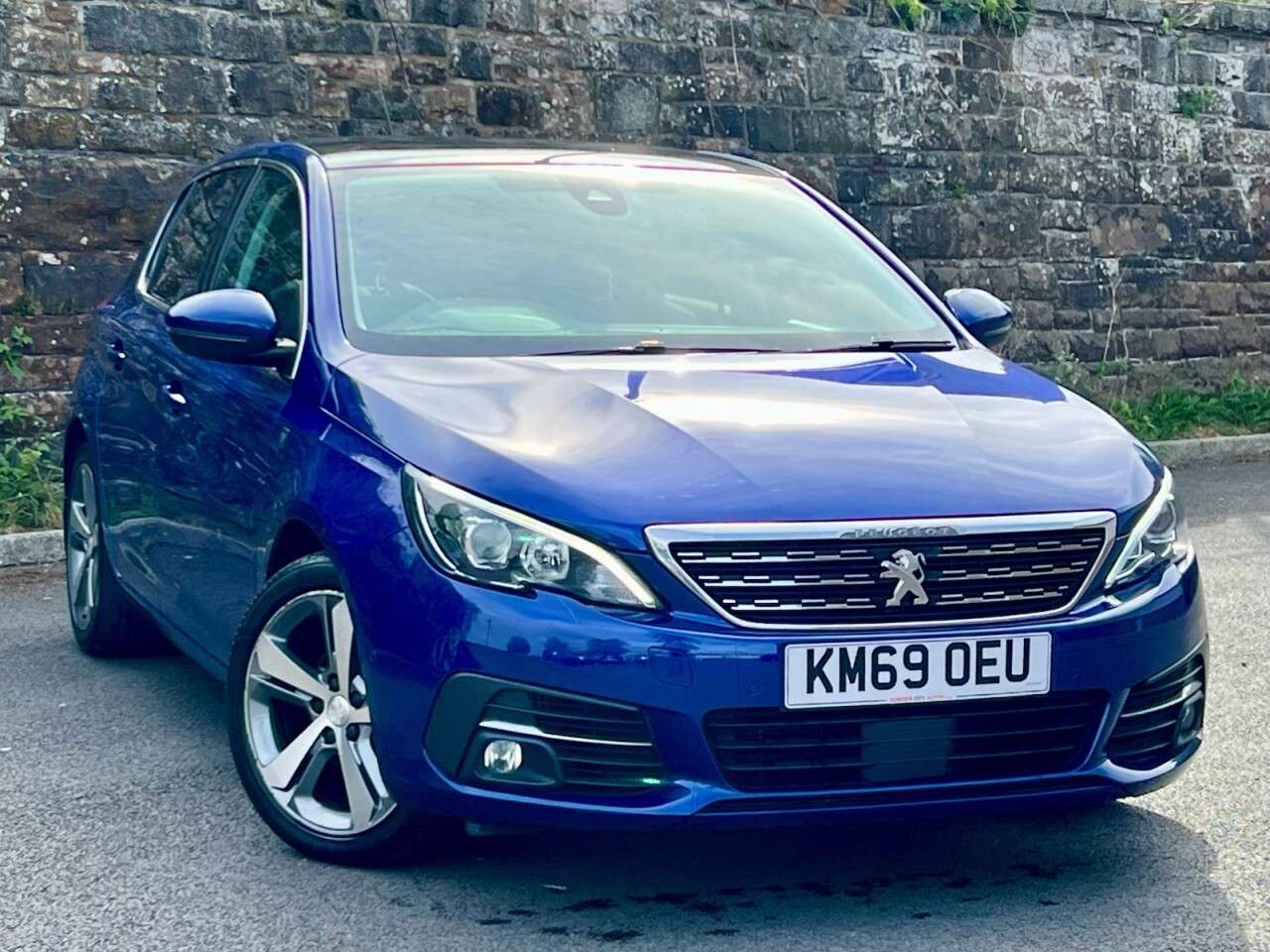 A 2019 PEUGEOT 308 1.2 PureTech Tech Edition Hatchback 5dr Petrol Manual Euro 6 (s/s) (130 ps) A 2019 PEUGEOT 308 1.2 PureTech Tech Edition Hatchback 5dr Petrol Manual Euro 6 (s/s) (130 ps)