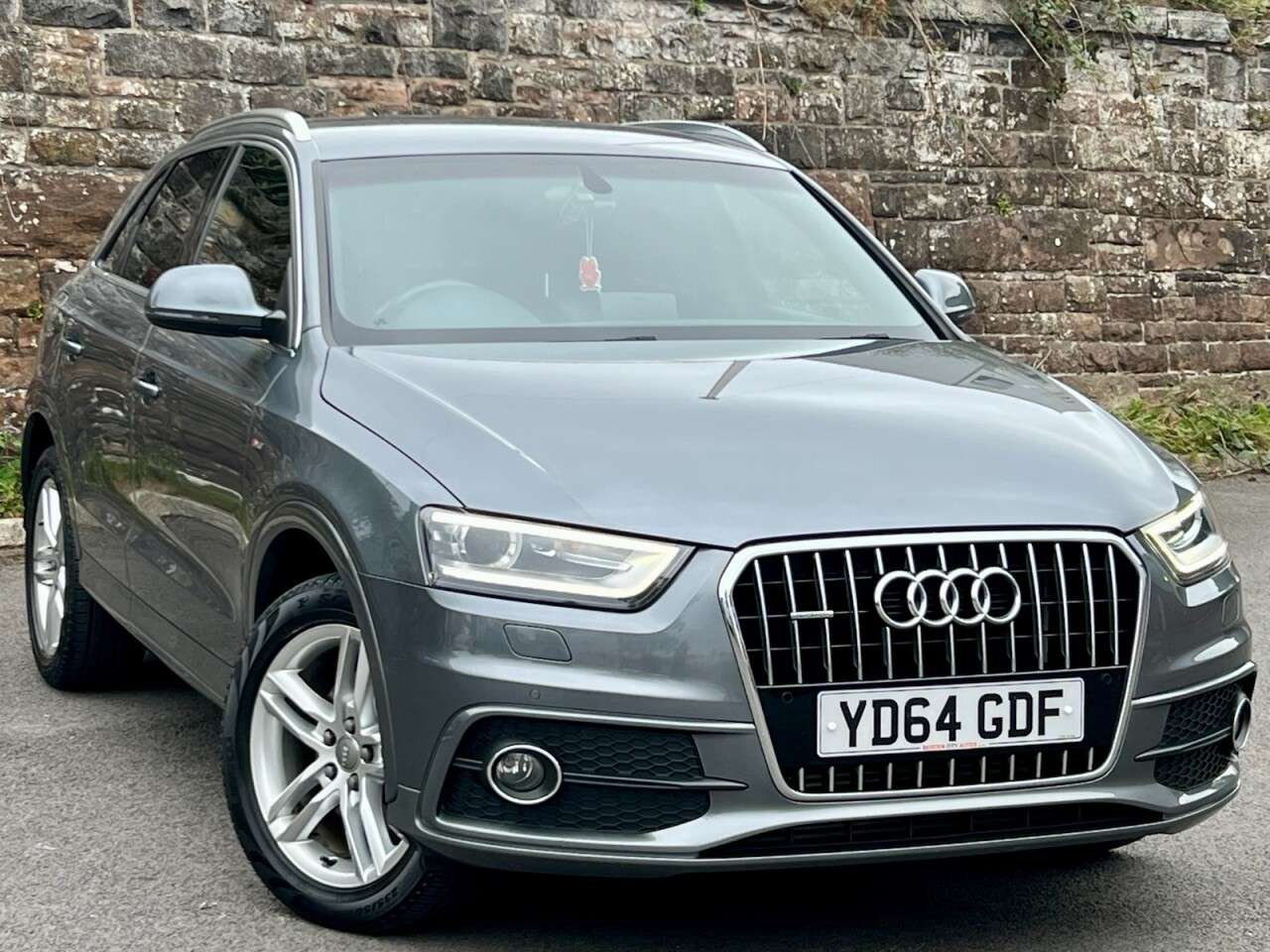 A 2014 AUDI Q3 2.0 TFSI S line SUV 5dr Petrol S Tronic quattro Euro 5 (s/s) (170 ps) COMPR A 2014 AUDI Q3 2.0 TFSI S line SUV 5dr Petrol S Tronic quattro Euro 5 (s/s) (170 ps) COMPR