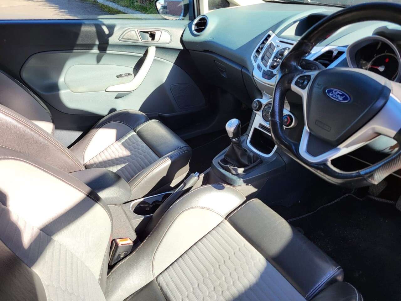 2010 FORD FIESTA 2010 FORD FIESTA