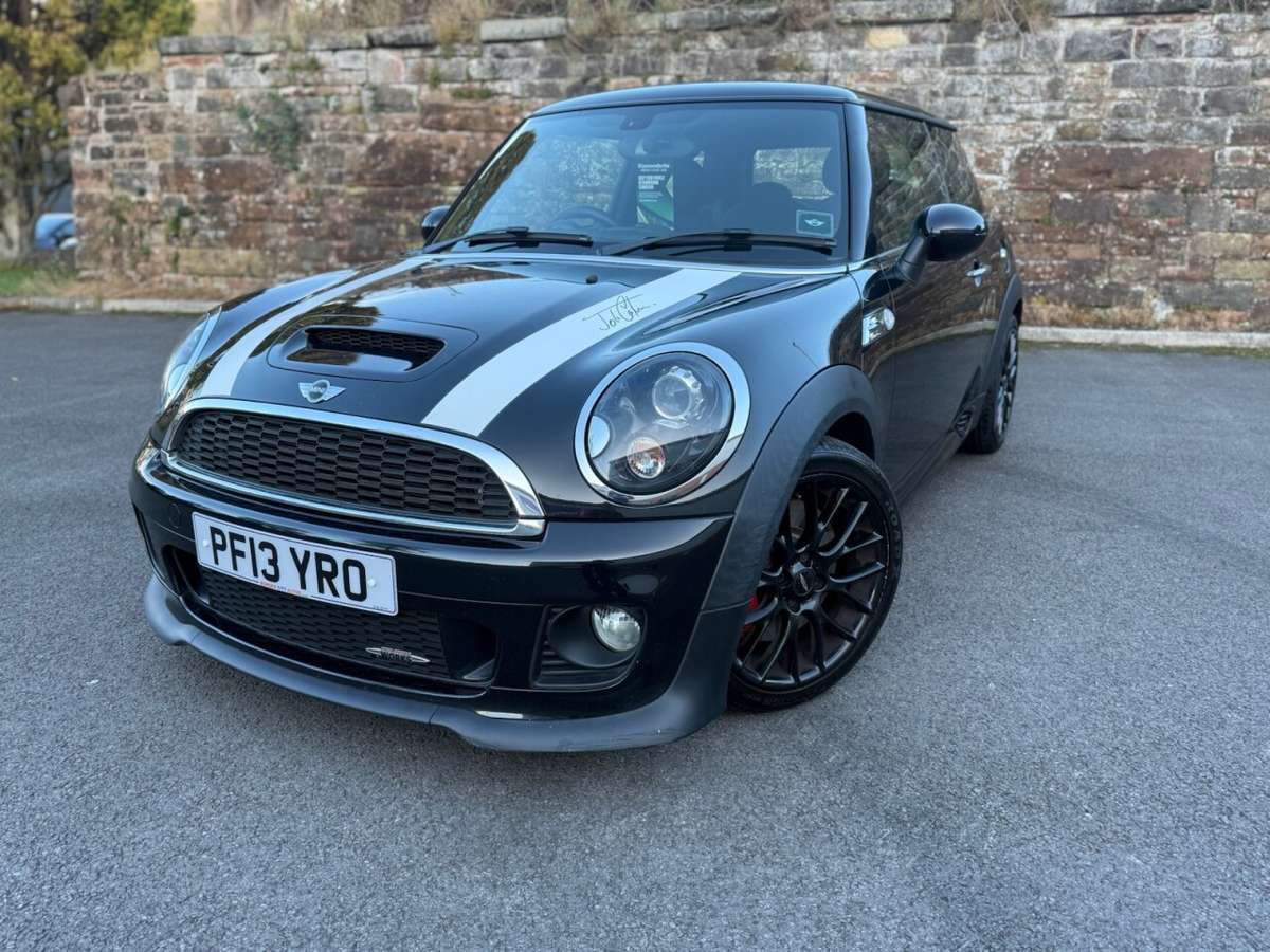 Check out this Mini Hatch 2013 Petrol Manual