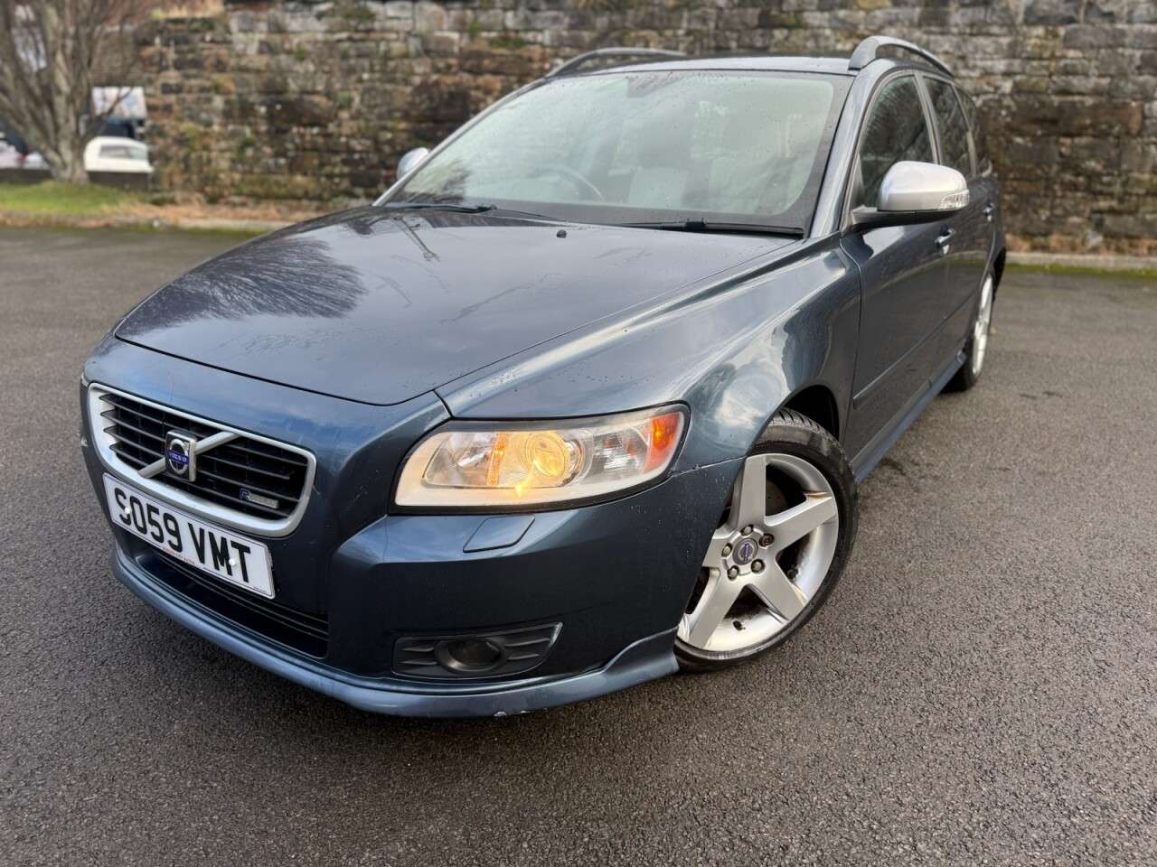 A 2009 VOLVO V50 2.0D R-Design Estate 5dr Diesel Powershift Euro 4 (136 ps) 2.0 DIESEL R DES A 2009 VOLVO V50 2.0D R-Design Estate 5dr Diesel Powershift Euro 4 (136 ps) 2.0 DIESEL R DES