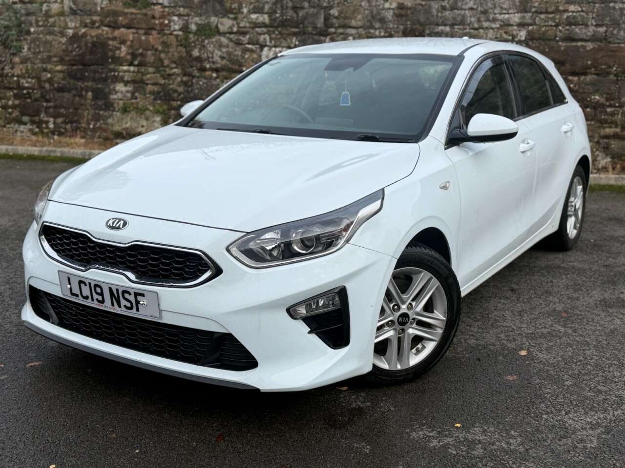 A 2019 KIA CEED 1.6 CRDi ECO 2 Hatchback 5dr Diesel Manual Euro 6 (s/s) (114 bhp) STUNNING A 2019 KIA CEED 1.6 CRDi ECO 2 Hatchback 5dr Diesel Manual Euro 6 (s/s) (114 bhp) STUNNING