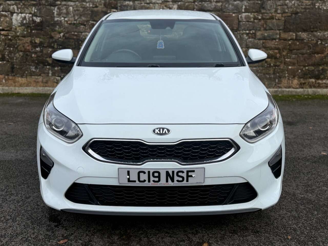 A 2019 KIA CEED 1.6 CRDi ECO 2 Hatchback 5dr Diesel Manual Euro 6 (s/s) (114 bhp) STUNNING A 2019 KIA CEED 1.6 CRDi ECO 2 Hatchback 5dr Diesel Manual Euro 6 (s/s) (114 bhp) STUNNING