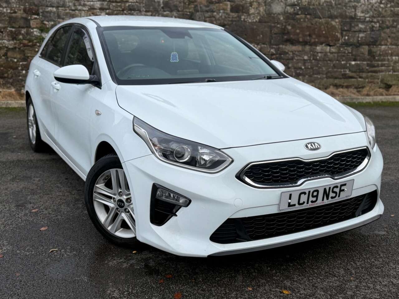 A 2019 KIA CEED 1.6 CRDi ECO 2 Hatchback 5dr Diesel Manual Euro 6 (s/s) (114 bhp) STUNNING A 2019 KIA CEED 1.6 CRDi ECO 2 Hatchback 5dr Diesel Manual Euro 6 (s/s) (114 bhp) STUNNING