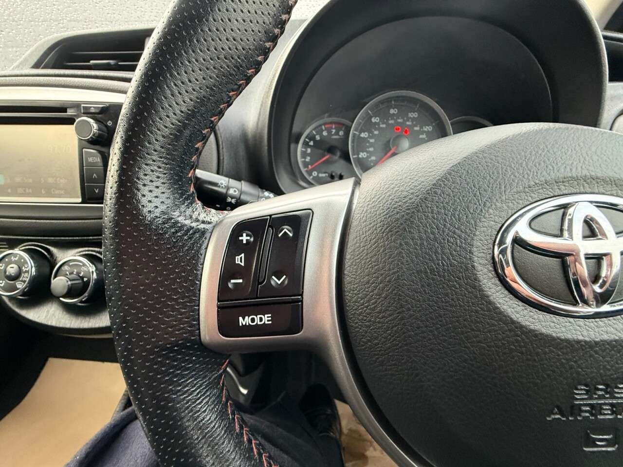 2012 TOYOTA YARIS 2012 TOYOTA YARIS