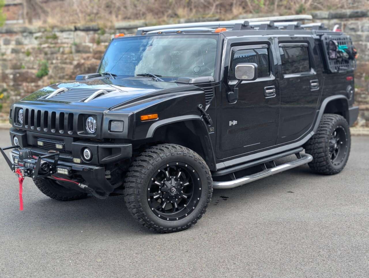 A 2004 HUMMER H2 6.0L (CHAUFFEURED HIRE ONLY NOT FOR SALE) HUMMER H2 SPECIALIST VEHICLE A 2004 HUMMER H2 6.0L (CHAUFFEURED HIRE ONLY NOT FOR SALE) HUMMER H2 SPECIALIST VEHICLE