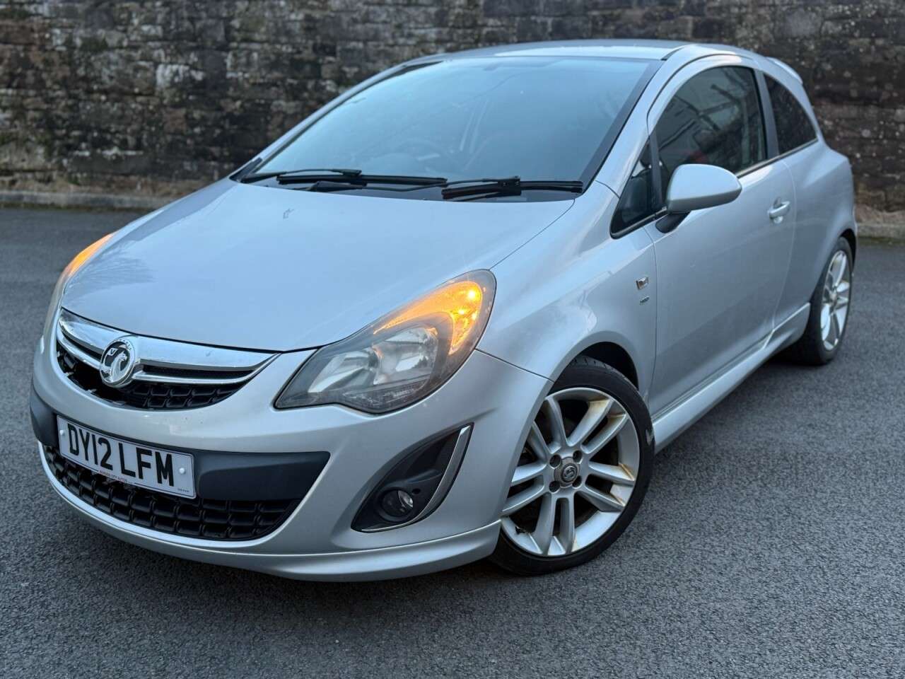A 2012 VAUXHALL CORSA 1.4 16V SRi Hatchback 3dr Petrol Manual Euro 5 (100 ps) BARGAIN CAR FOR UND A 2012 VAUXHALL CORSA 1.4 16V SRi Hatchback 3dr Petrol Manual Euro 5 (100 ps) BARGAIN CAR FOR UND