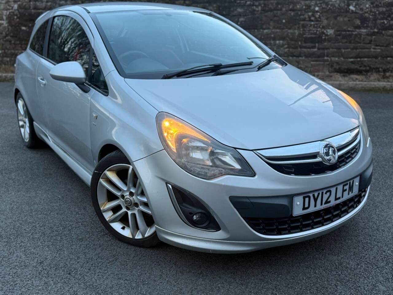 A 2012 VAUXHALL CORSA 1.4 16V SRi Hatchback 3dr Petrol Manual Euro 5 (100 ps) BARGAIN CAR FOR UND A 2012 VAUXHALL CORSA 1.4 16V SRi Hatchback 3dr Petrol Manual Euro 5 (100 ps) BARGAIN CAR FOR UND