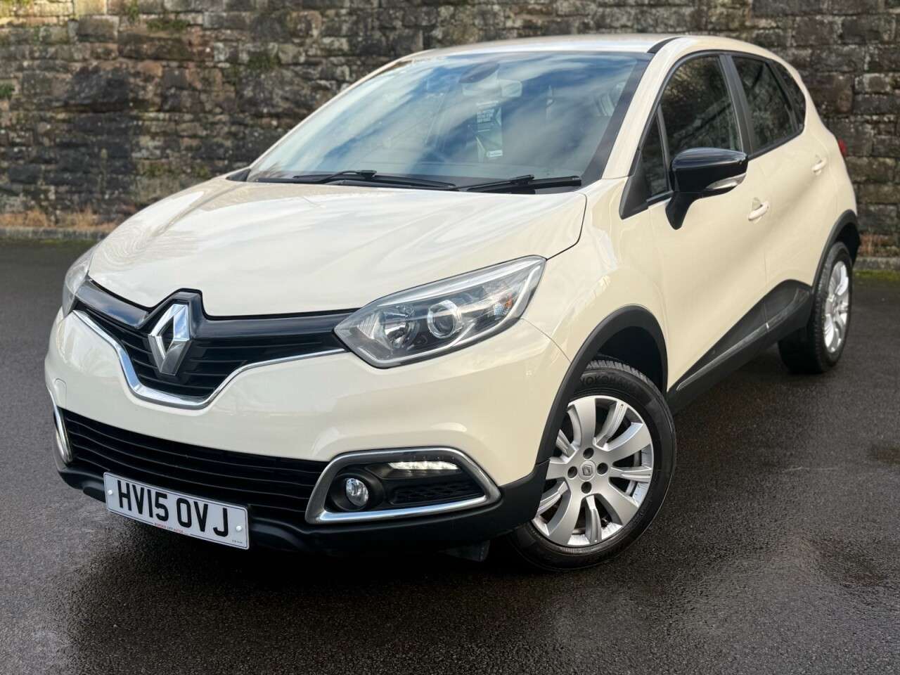 A 2015 RENAULT CAPTUR 1.5 dCi ENERGY Expression + Convenience SUV 5dr Diesel Manual Euro 5 (s/s) A 2015 RENAULT CAPTUR 1.5 dCi ENERGY Expression + Convenience SUV 5dr Diesel Manual Euro 5 (s/s)