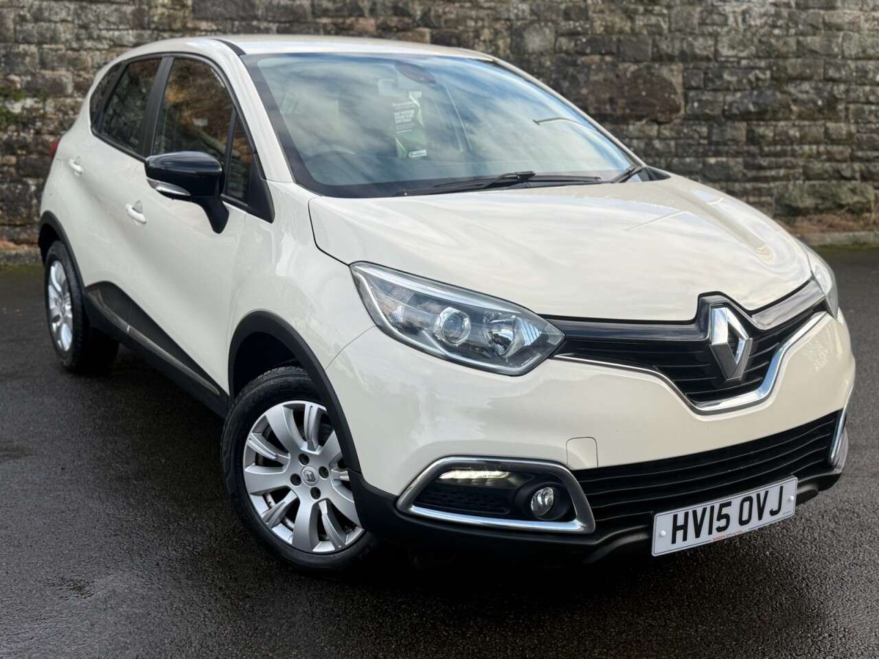 A 2015 RENAULT CAPTUR 1.5 dCi ENERGY Expression + Convenience SUV 5dr Diesel Manual Euro 5 (s/s) A 2015 RENAULT CAPTUR 1.5 dCi ENERGY Expression + Convenience SUV 5dr Diesel Manual Euro 5 (s/s)