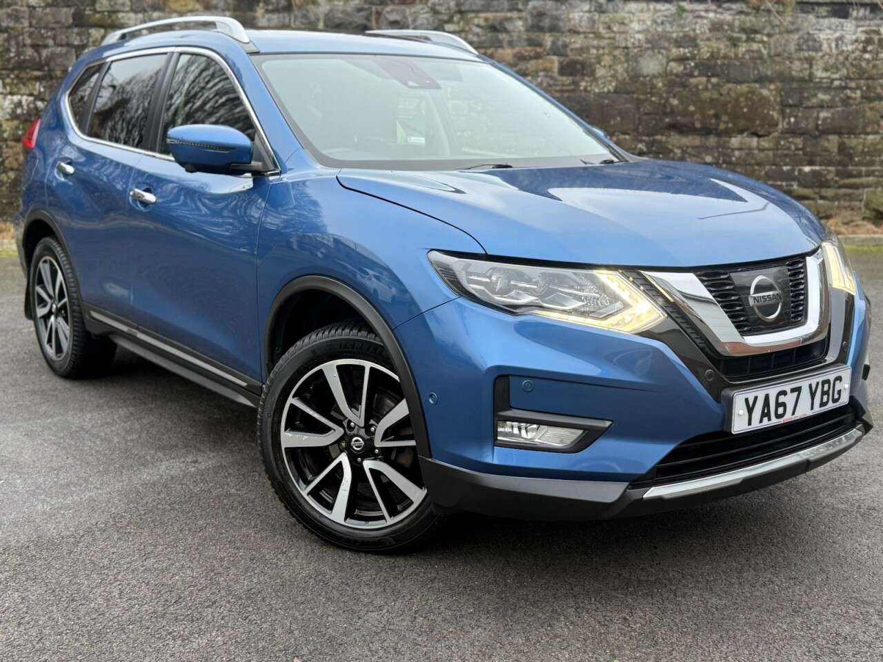 A 2017 NISSAN X-TRAIL 1.6 dCi Tekna SUV 5dr Diesel Manual Euro 6 (s/s) (130 ps) WONDERFUL RARE CO A 2017 NISSAN X-TRAIL 1.6 dCi Tekna SUV 5dr Diesel Manual Euro 6 (s/s) (130 ps) WONDERFUL RARE CO