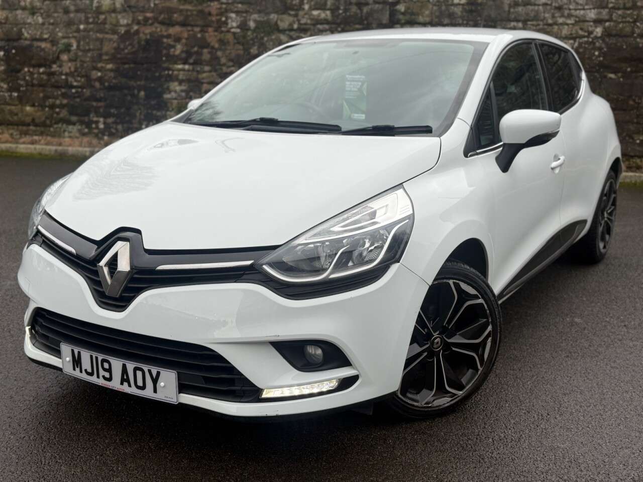 A 2019 RENAULT CLIO 0.9 TCe Iconic Hatchback 5dr Petrol Manual Euro 6 (s/s) (75 ps) IDEAL FIRST A 2019 RENAULT CLIO 0.9 TCe Iconic Hatchback 5dr Petrol Manual Euro 6 (s/s) (75 ps) IDEAL FIRST