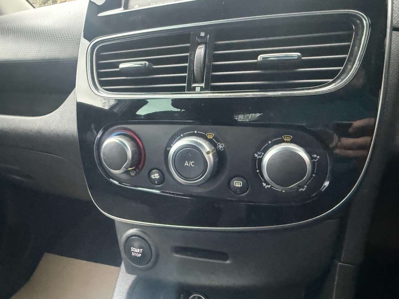 2019 RENAULT CLIO 2019 RENAULT CLIO