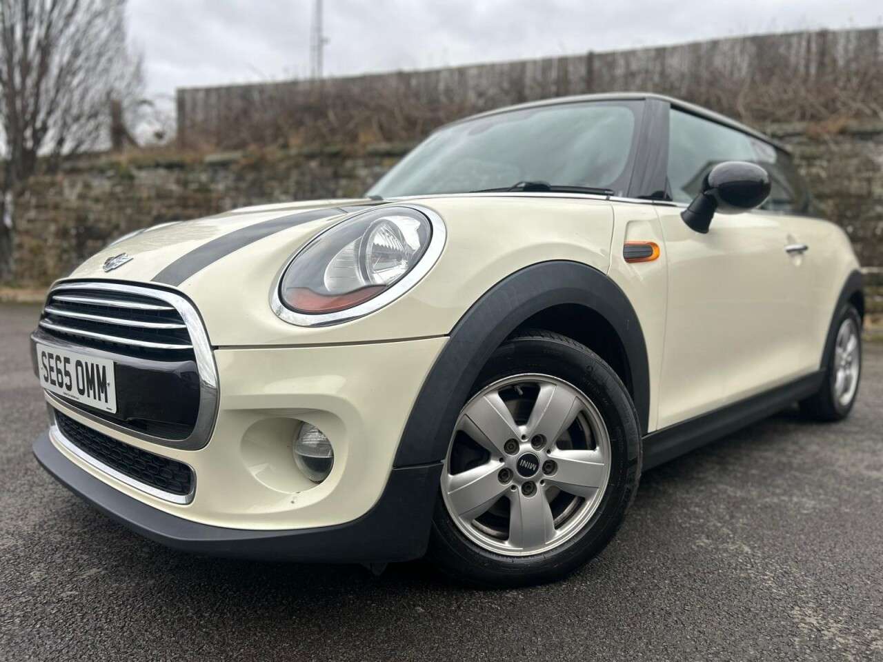 A 2016 MINI HATCH 1.5 Cooper Hatchback 3dr Petrol Manual Euro 6 (s/s) (136 ps) A 2016 MINI HATCH 1.5 Cooper Hatchback 3dr Petrol Manual Euro 6 (s/s) (136 ps)