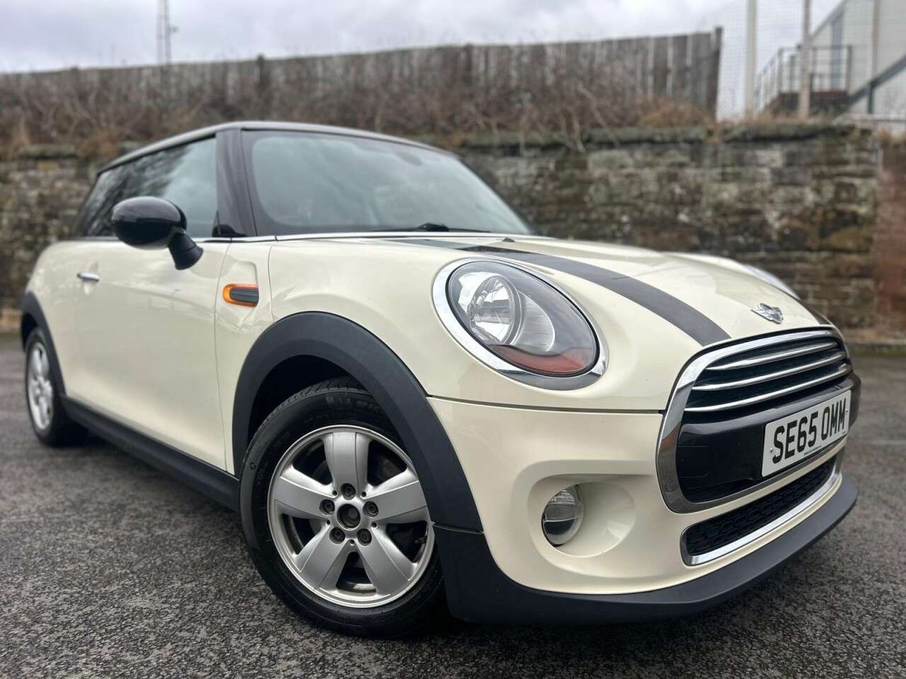 A 2016 MINI HATCH 1.5 Cooper Hatchback 3dr Petrol Manual Euro 6 (s/s) (136 ps) A 2016 MINI HATCH 1.5 Cooper Hatchback 3dr Petrol Manual Euro 6 (s/s) (136 ps)