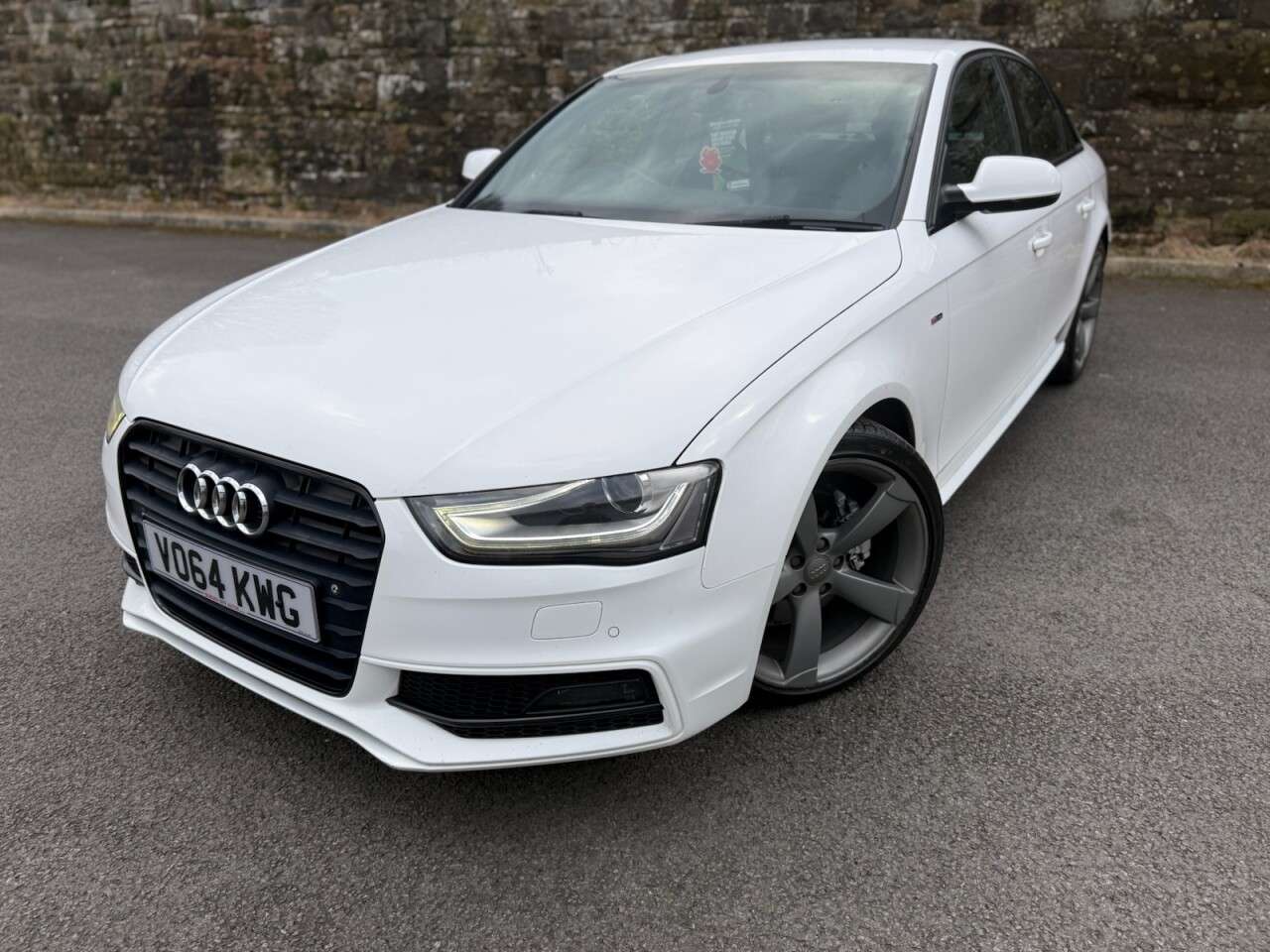A 2014 AUDI A4 2.0 TDI Black Edition Saloon 4dr Diesel Multitronic Euro 5 (s/s) (150 ps) A 2014 AUDI A4 2.0 TDI Black Edition Saloon 4dr Diesel Multitronic Euro 5 (s/s) (150 ps)