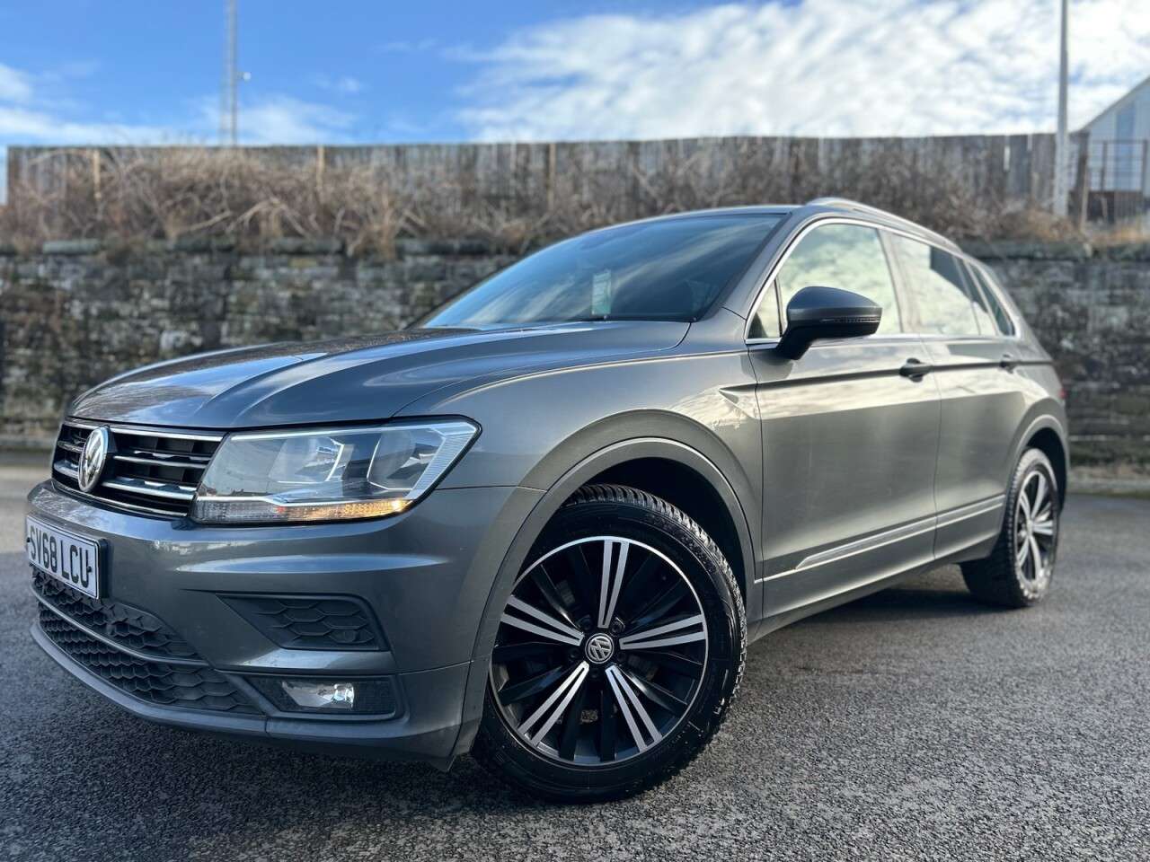 A 2018 VOLKSWAGEN TIGUAN 1.4 TSI SE Navigation SUV 5dr Petrol Manual Euro 6 (s/s) (125 ps) A 2018 VOLKSWAGEN TIGUAN 1.4 TSI SE Navigation SUV 5dr Petrol Manual Euro 6 (s/s) (125 ps)