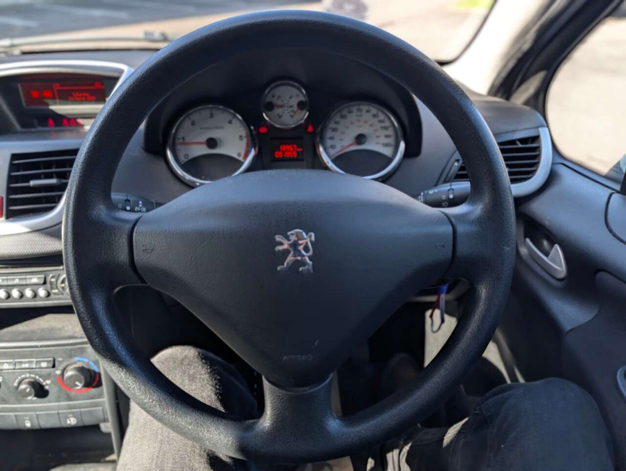 2010 PEUGEOT 207 2010 PEUGEOT 207