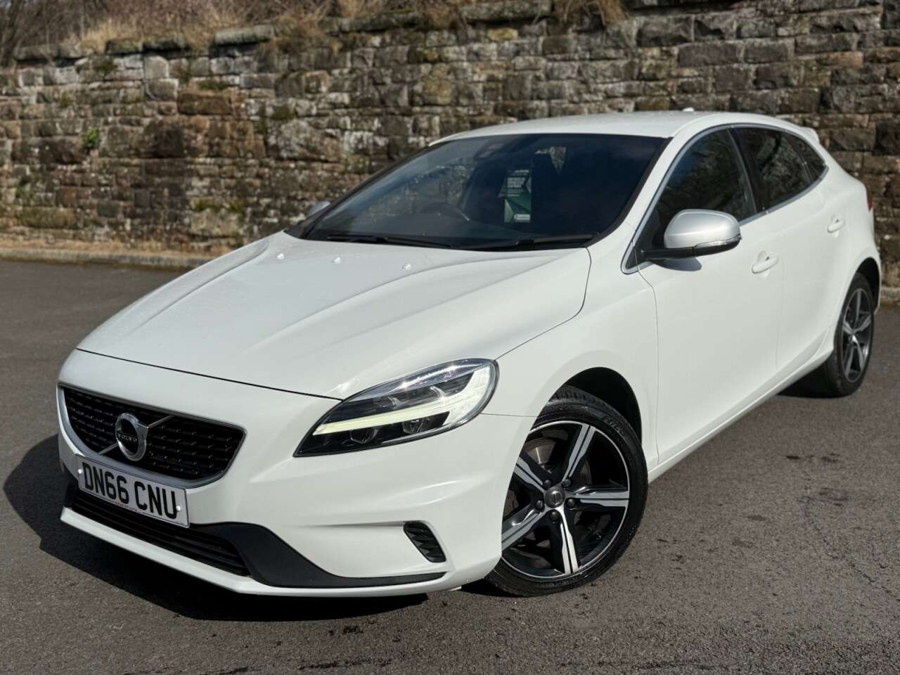 2016 VOLVO V40 2016 VOLVO V40
