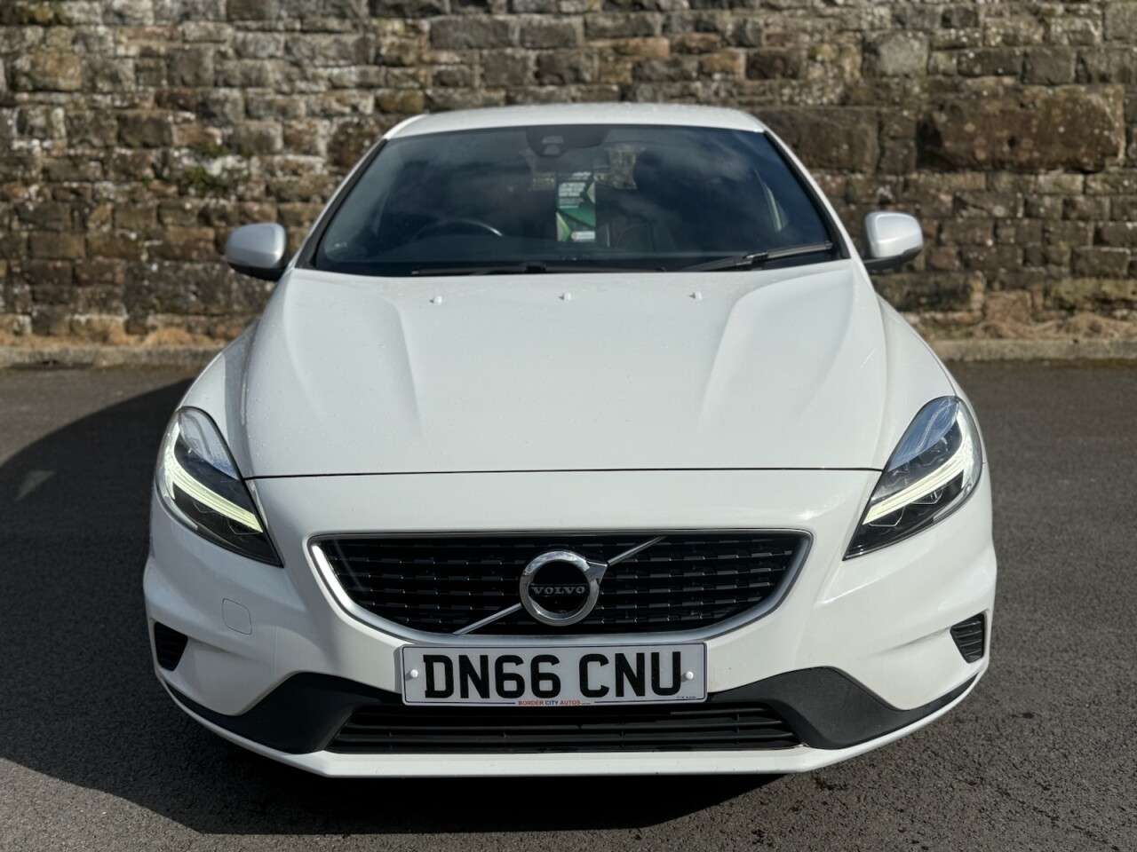 2016 VOLVO V40 2016 VOLVO V40