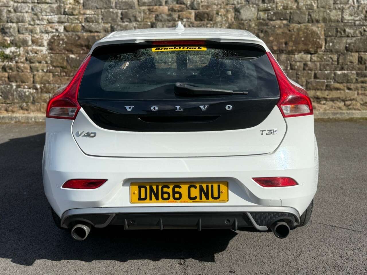 2016 VOLVO V40 2016 VOLVO V40