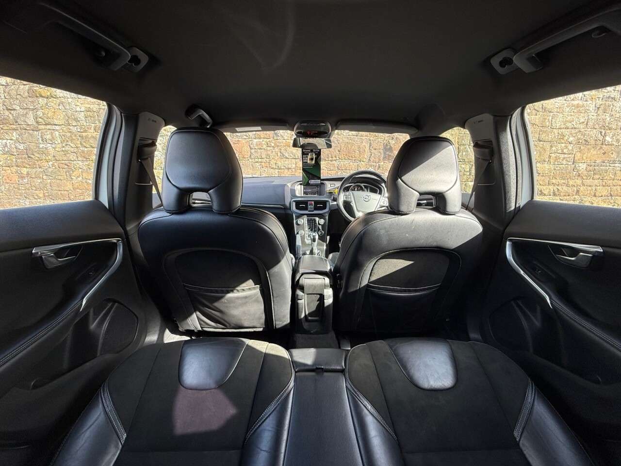 2016 VOLVO V40 2016 VOLVO V40