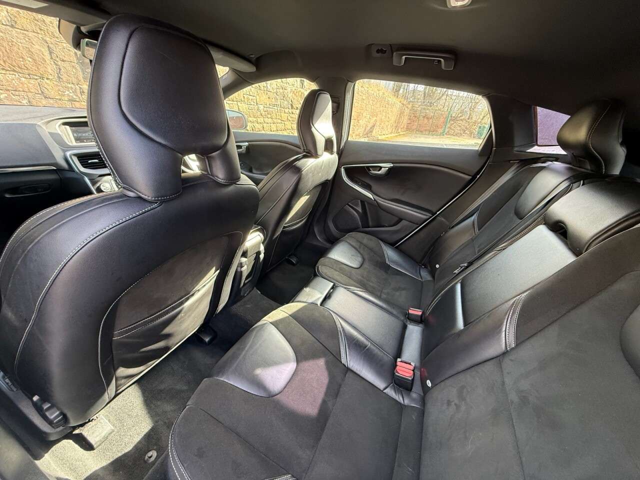 2016 VOLVO V40 2016 VOLVO V40