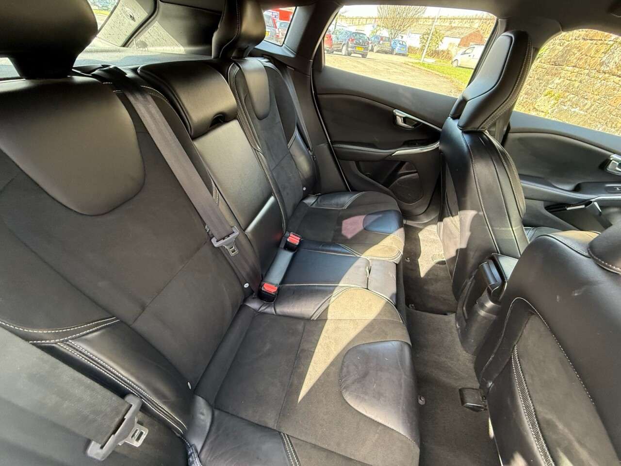 2016 VOLVO V40 2016 VOLVO V40