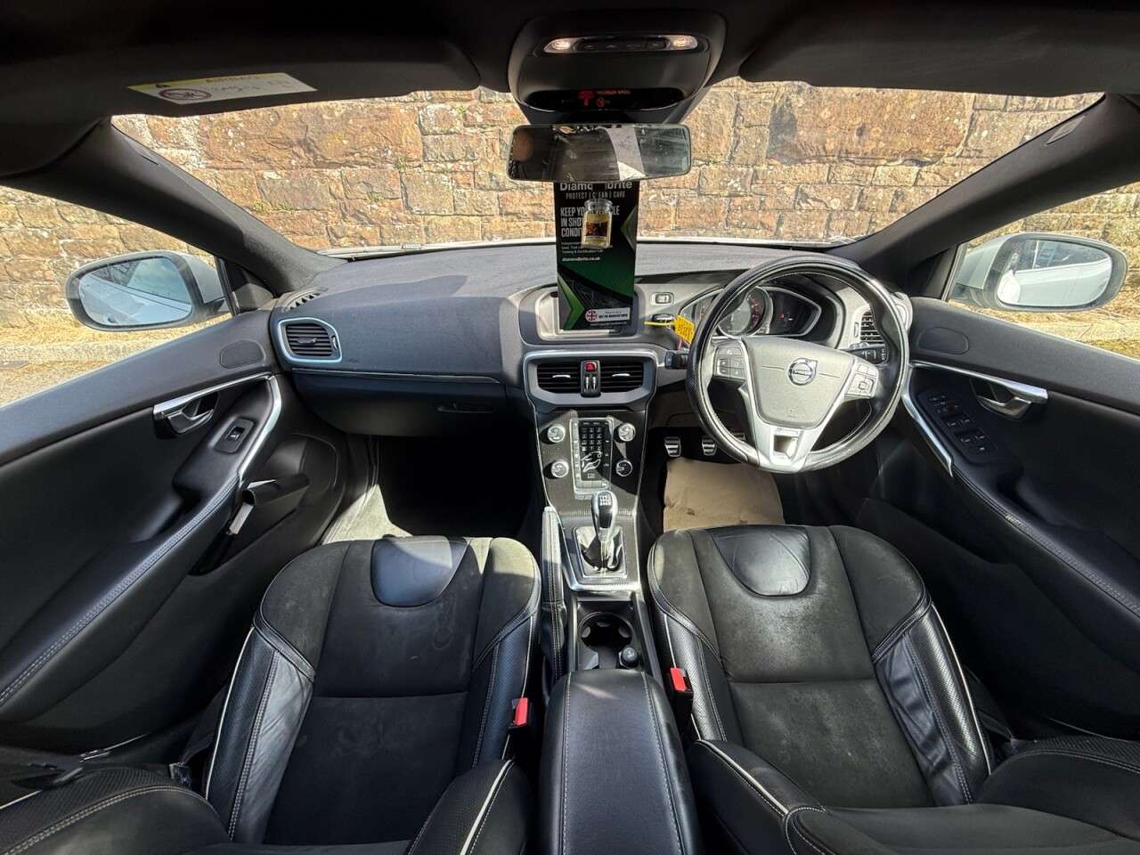 2016 VOLVO V40 2016 VOLVO V40