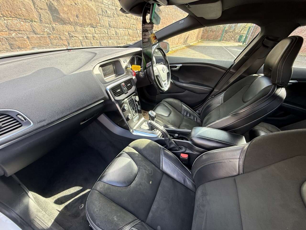 2016 VOLVO V40 2016 VOLVO V40