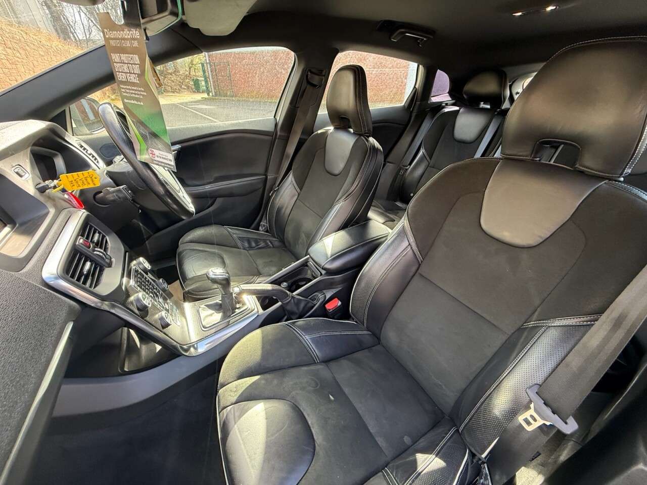 2016 VOLVO V40 2016 VOLVO V40