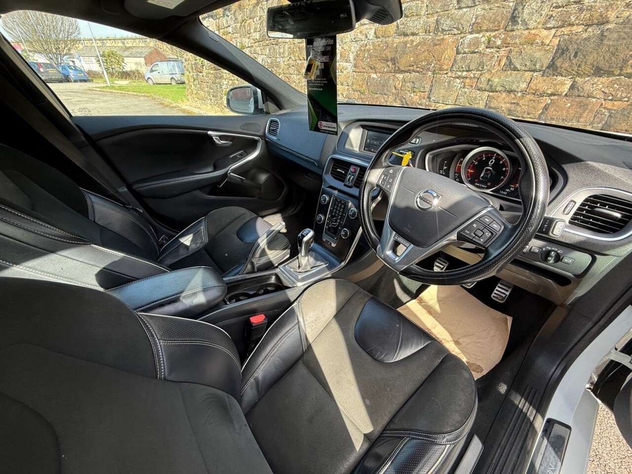 2016 VOLVO V40 2016 VOLVO V40