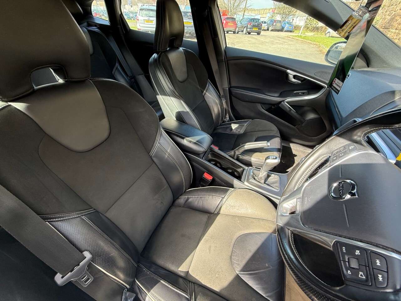 2016 VOLVO V40 2016 VOLVO V40