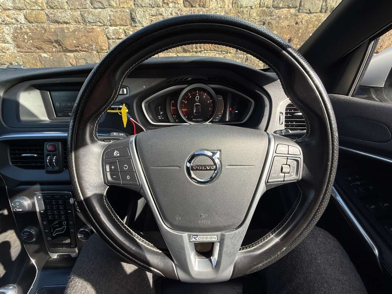 2016 VOLVO V40 2016 VOLVO V40