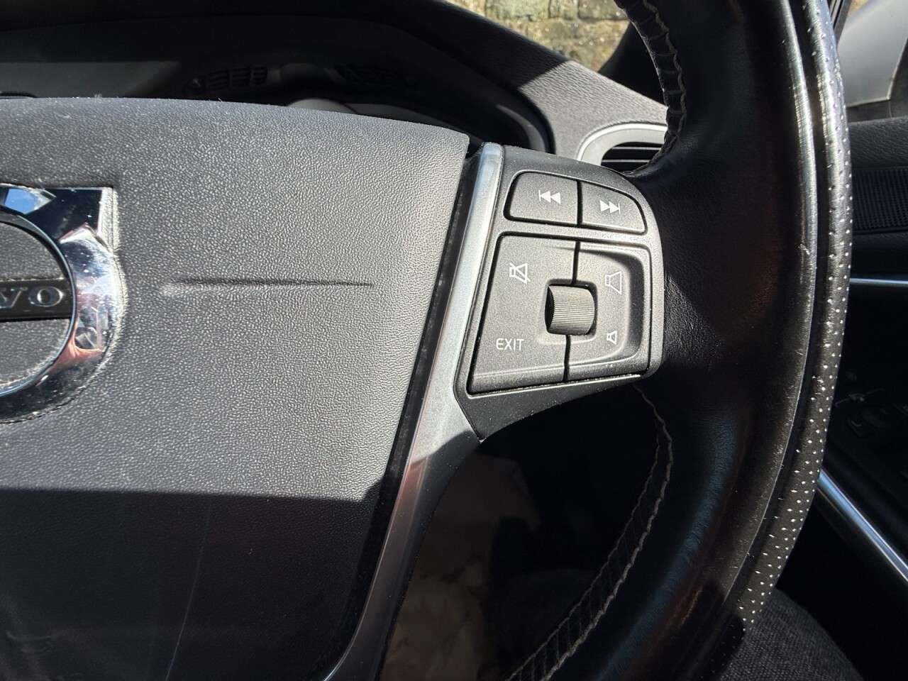 2016 VOLVO V40 2016 VOLVO V40