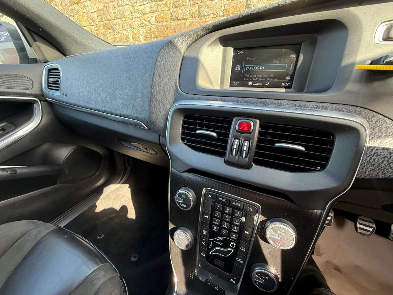 2016 VOLVO V40 2016 VOLVO V40