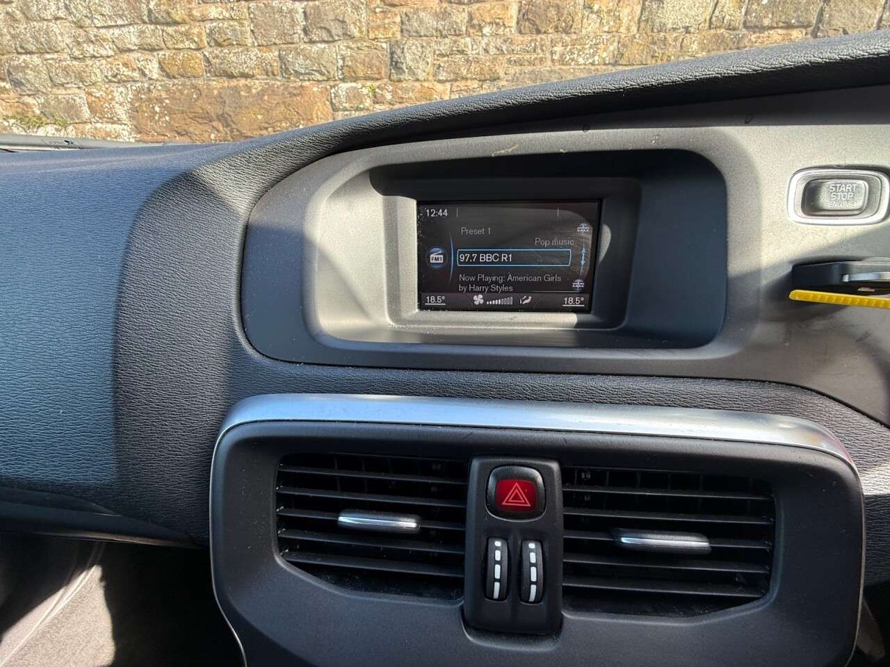 2016 VOLVO V40 2016 VOLVO V40