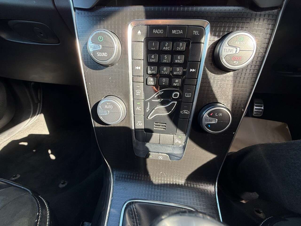 2016 VOLVO V40 2016 VOLVO V40