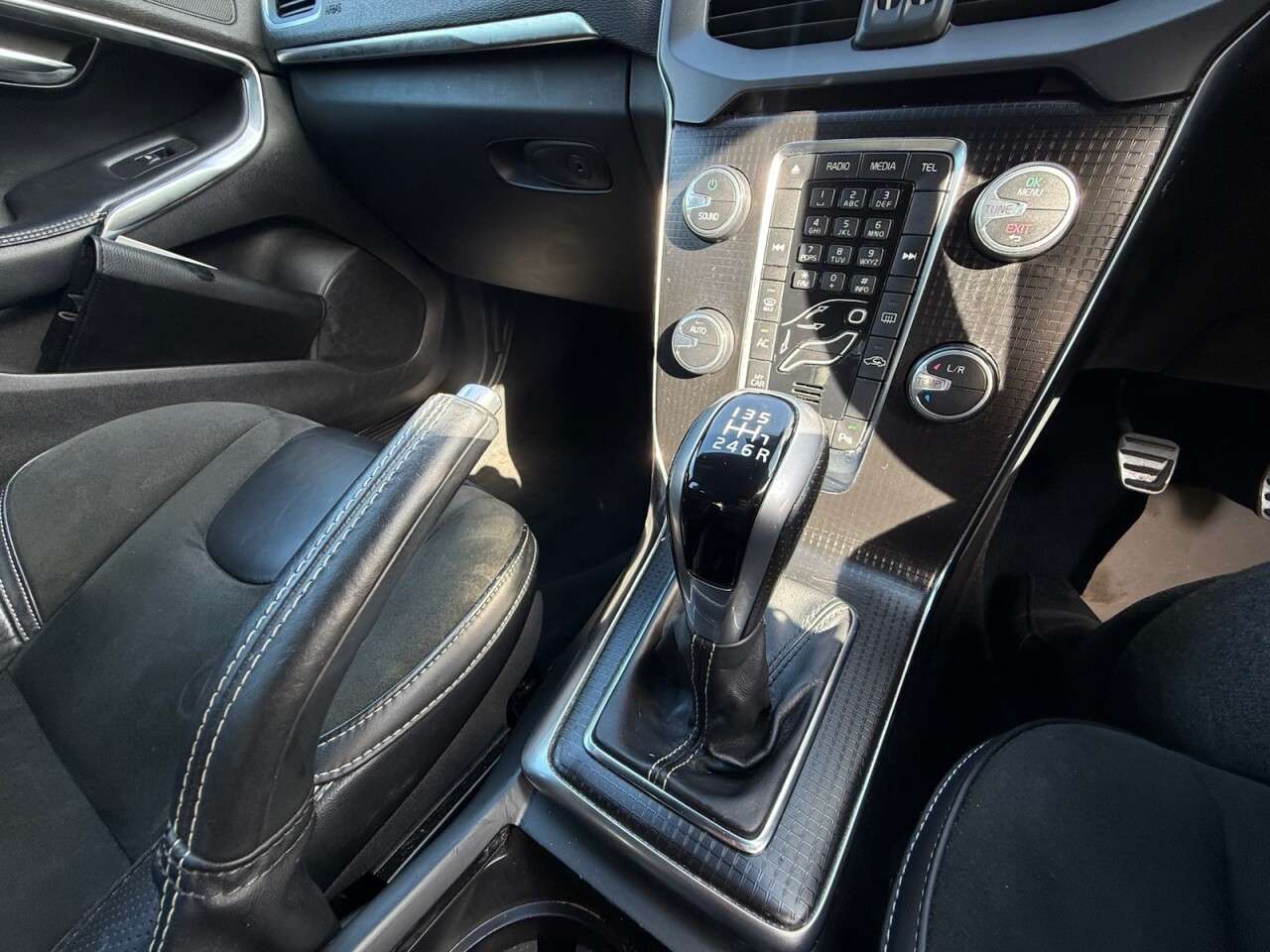 2016 VOLVO V40 2016 VOLVO V40