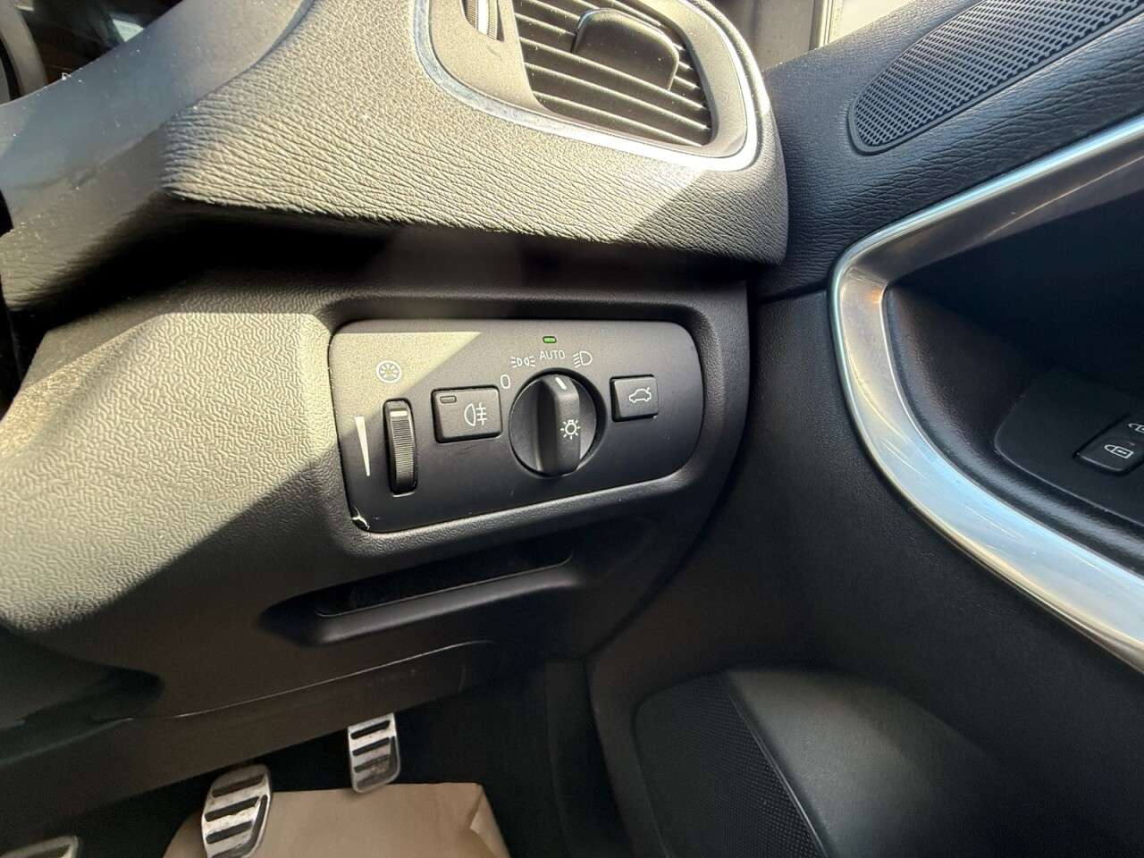 2016 VOLVO V40 2016 VOLVO V40