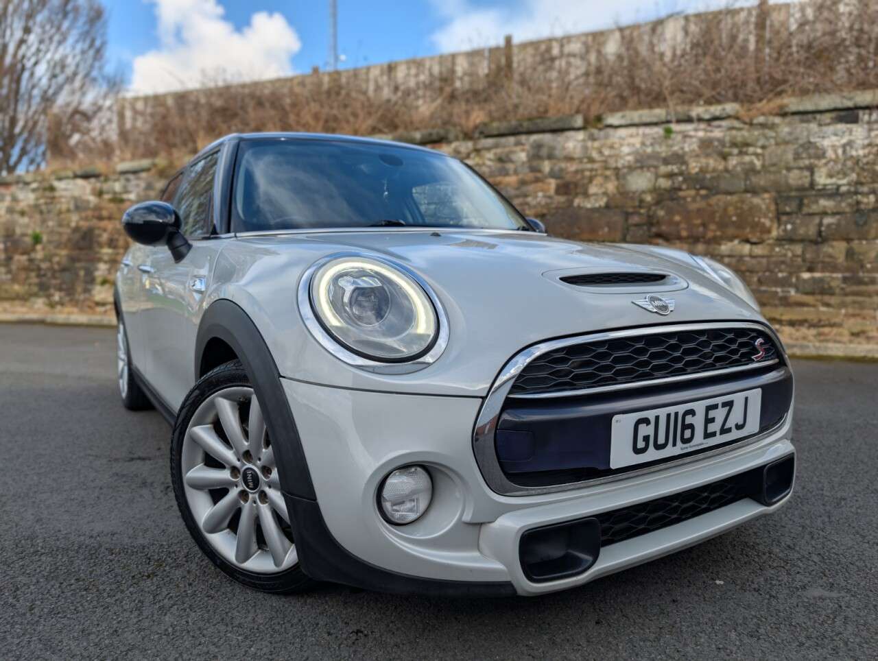 A 2016 MINI HATCH 2.0 Cooper SD Hatchback 5dr Diesel Manual Euro 6 (s/s) (170 ps) A 2016 MINI HATCH 2.0 Cooper SD Hatchback 5dr Diesel Manual Euro 6 (s/s) (170 ps)